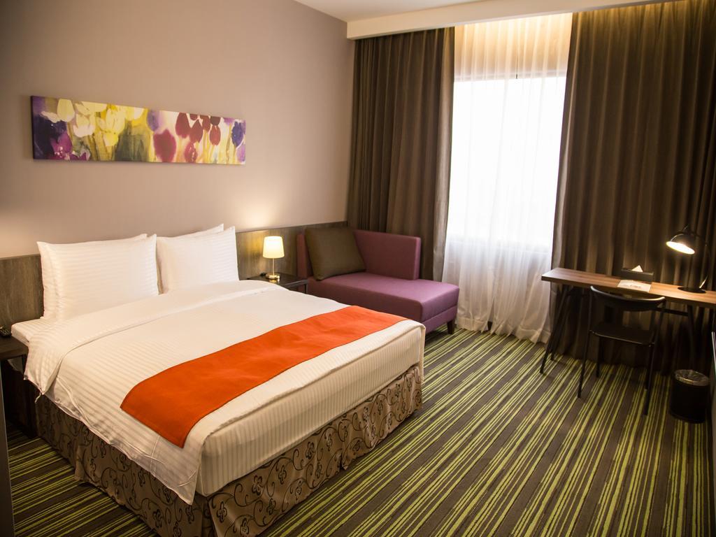 Hoya Resort Hotel Kaohsiung Extérieur photo