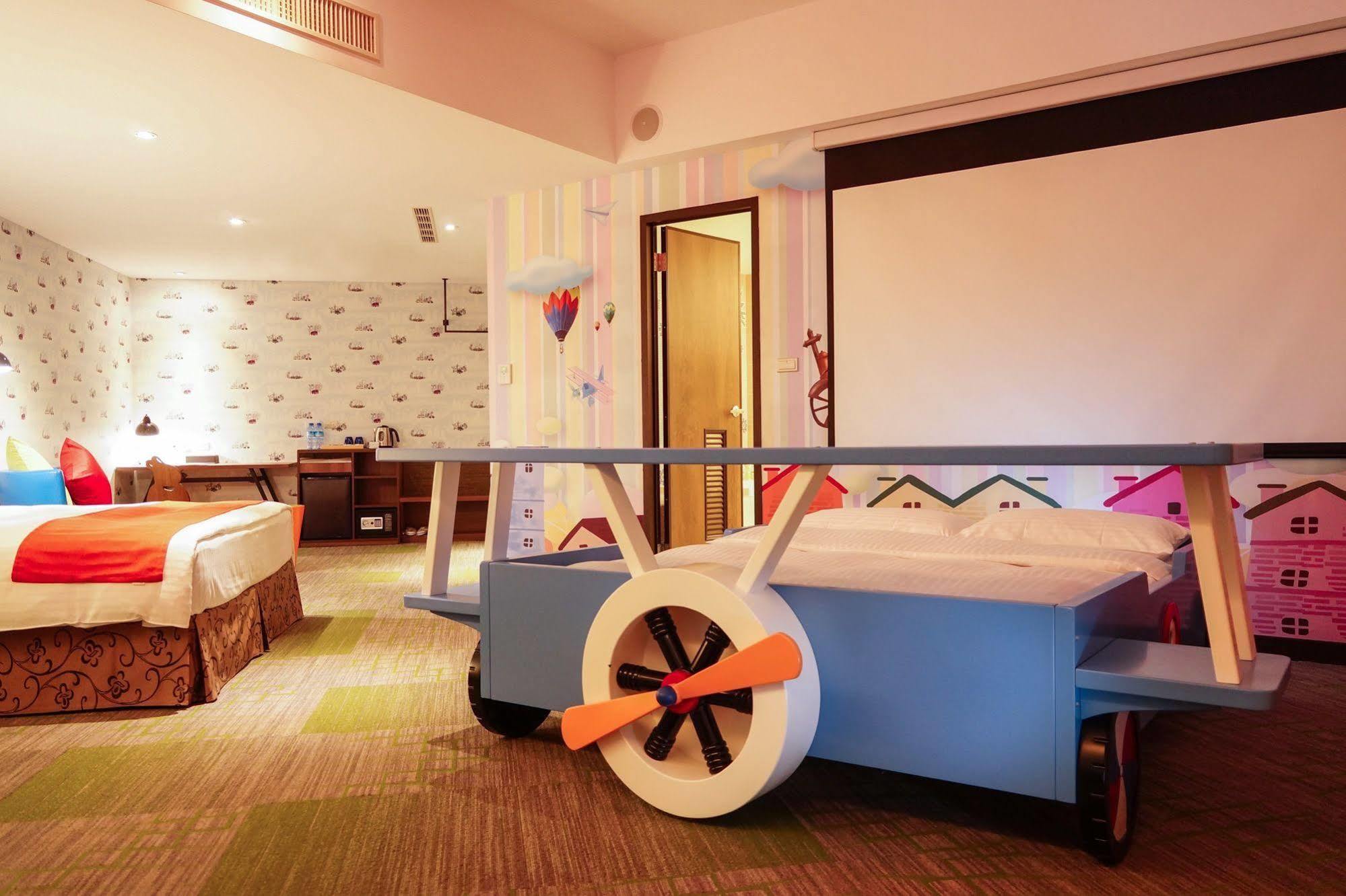 Hoya Resort Hotel Kaohsiung Extérieur photo